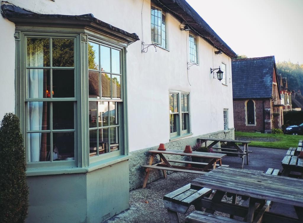 ホテル Hambro Arms Milton Abbas エクステリア 写真