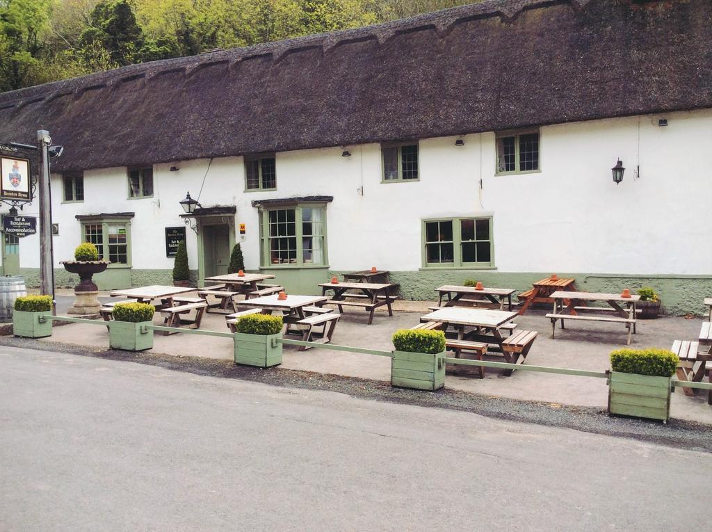 ホテル Hambro Arms Milton Abbas エクステリア 写真