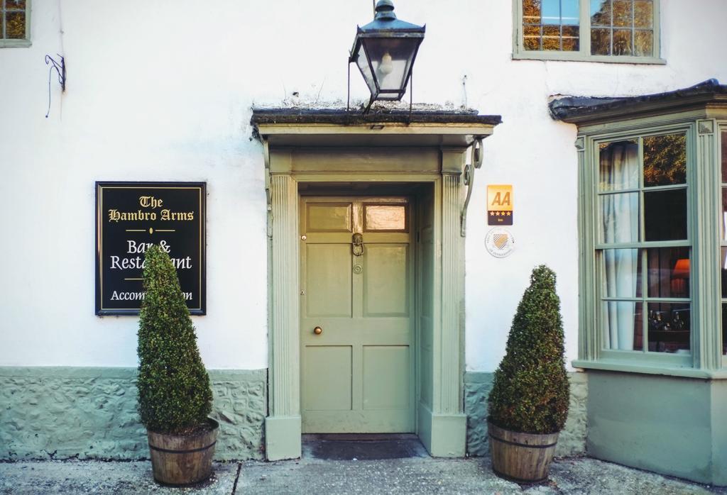 ホテル Hambro Arms Milton Abbas エクステリア 写真