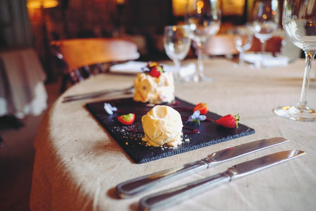 ホテル Hambro Arms Milton Abbas エクステリア 写真