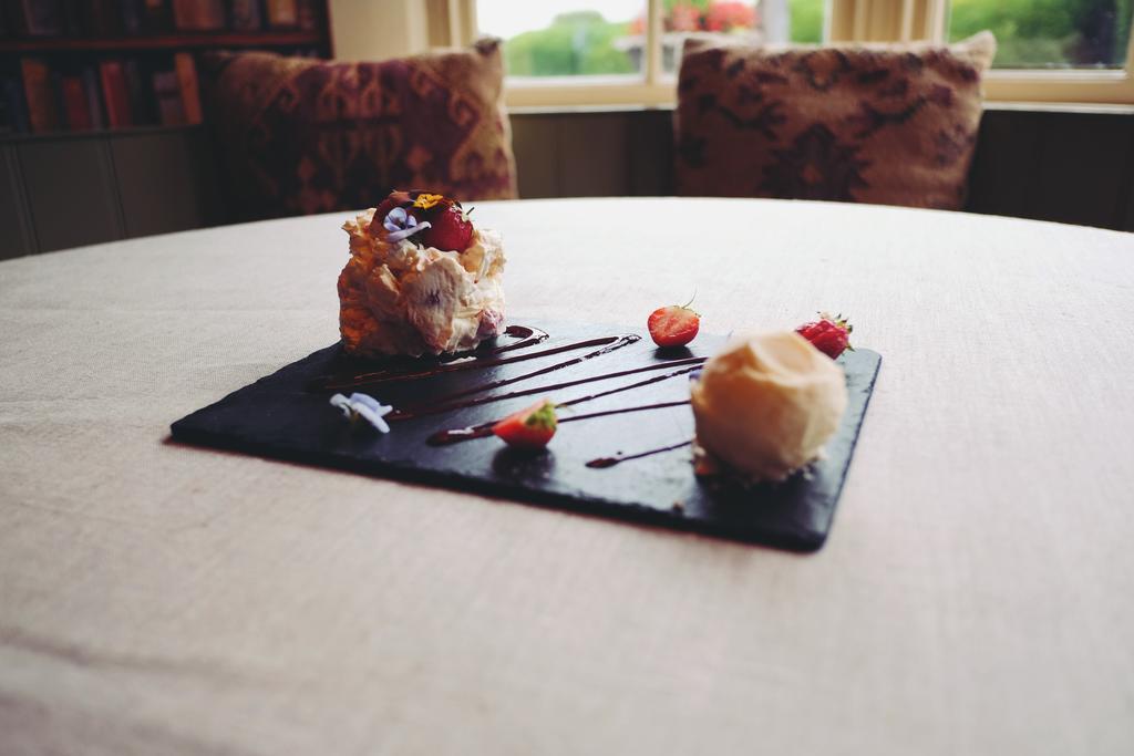 ホテル Hambro Arms Milton Abbas エクステリア 写真