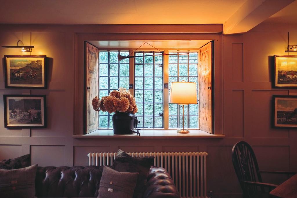 ホテル Hambro Arms Milton Abbas エクステリア 写真