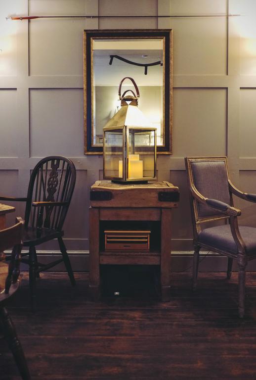 ホテル Hambro Arms Milton Abbas エクステリア 写真