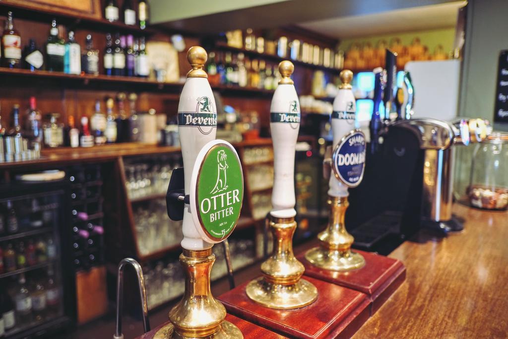 ホテル Hambro Arms Milton Abbas エクステリア 写真